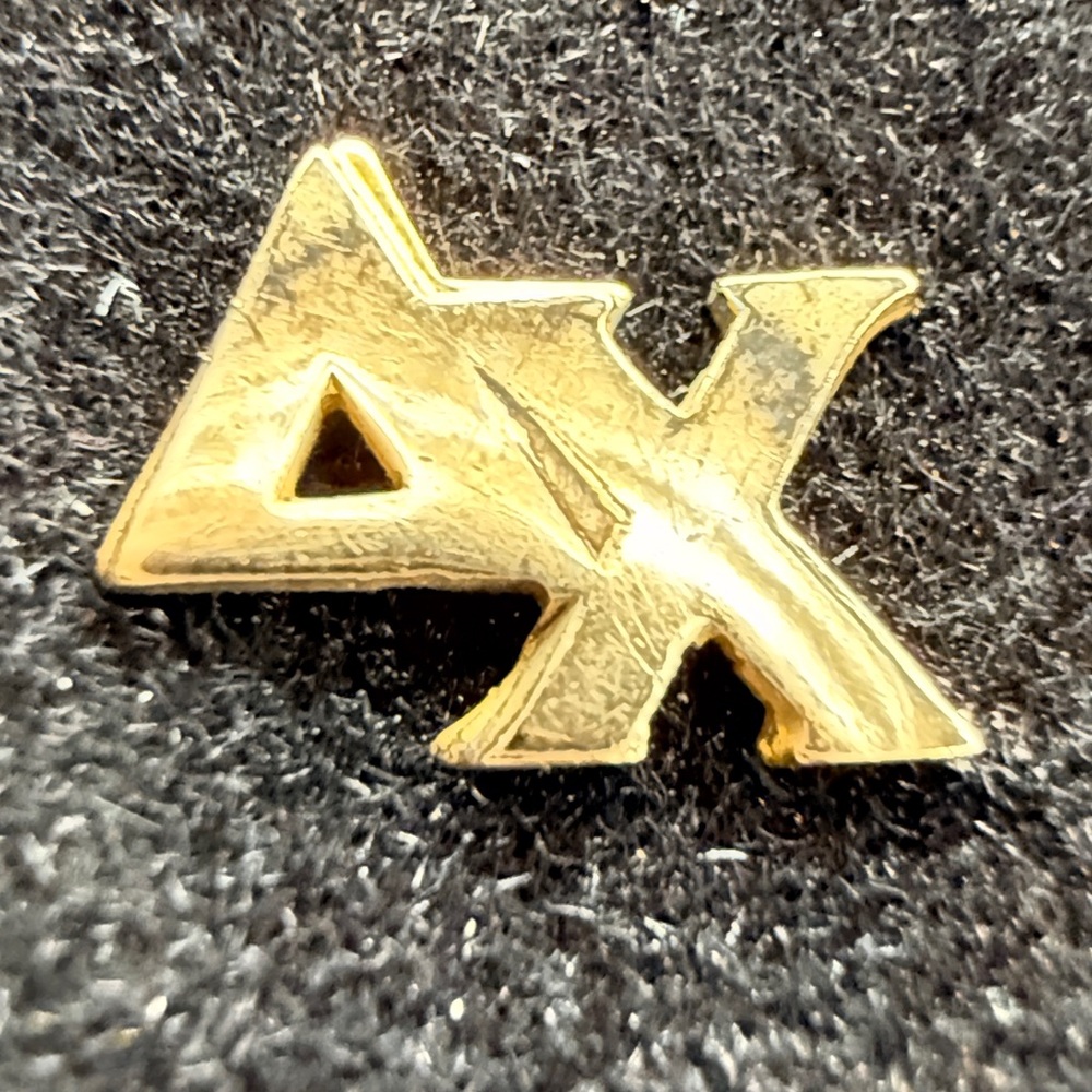 1950’s Delta Chi Goldtone Tie Tack / Lapel Pin - Picture 3 of 7